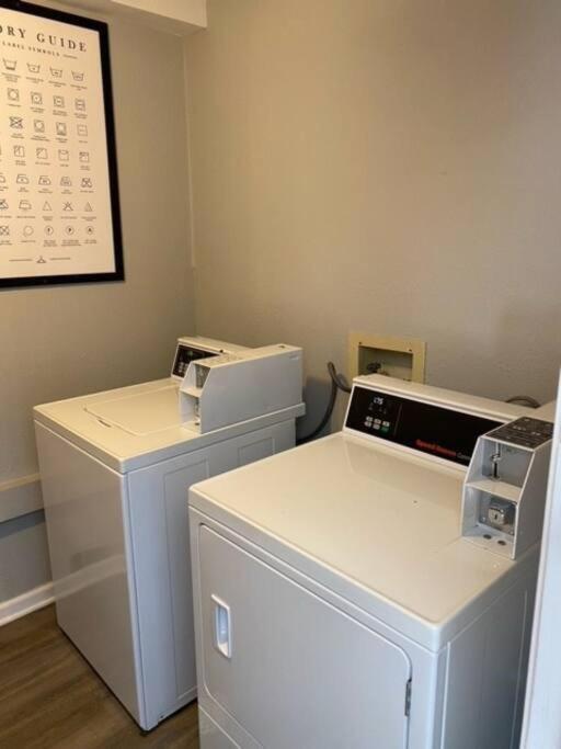 The Mary Lou - 2 Bedroom Apt In Quilt Town, Usa Hamilton Bagian luar foto