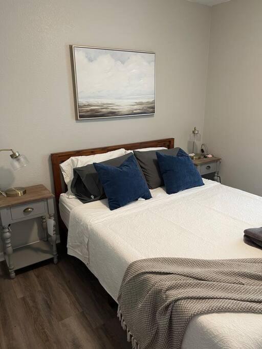 The Mary Lou - 2 Bedroom Apt In Quilt Town, Usa Hamilton Bagian luar foto