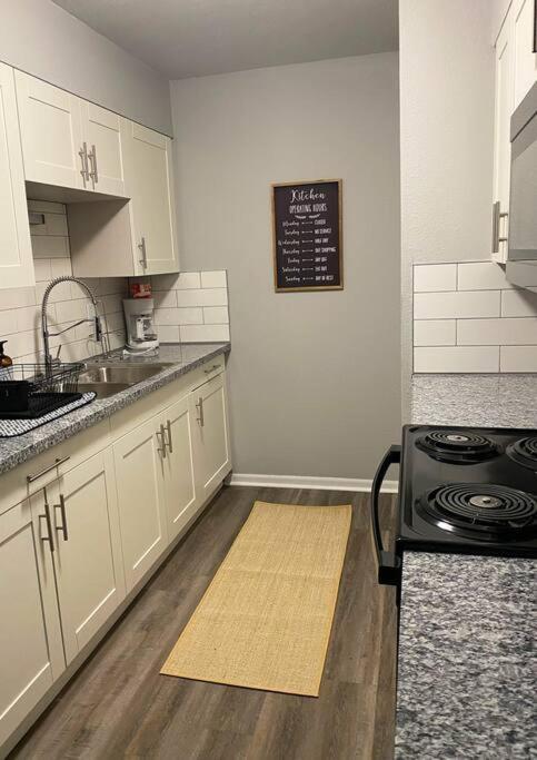 The Mary Lou - 2 Bedroom Apt In Quilt Town, Usa Hamilton Bagian luar foto